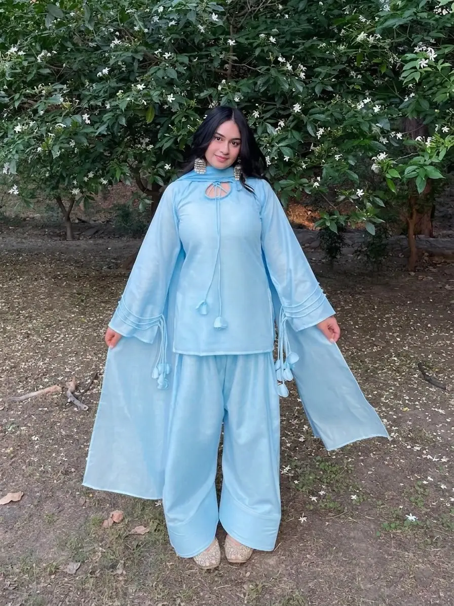3 Pcs Women's Stitched Cotton Lawn Plain Suit