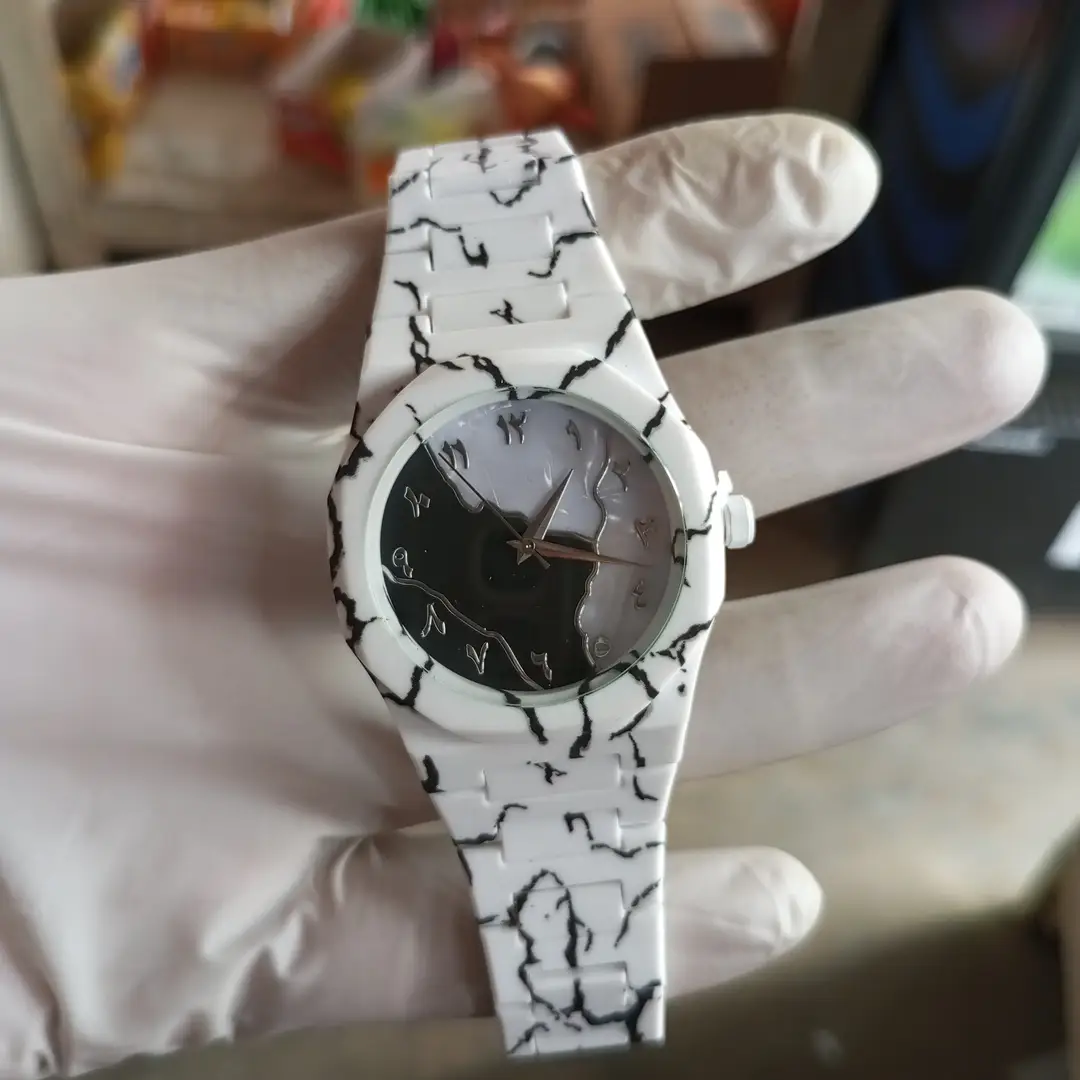 New stylish black and white aura watch
