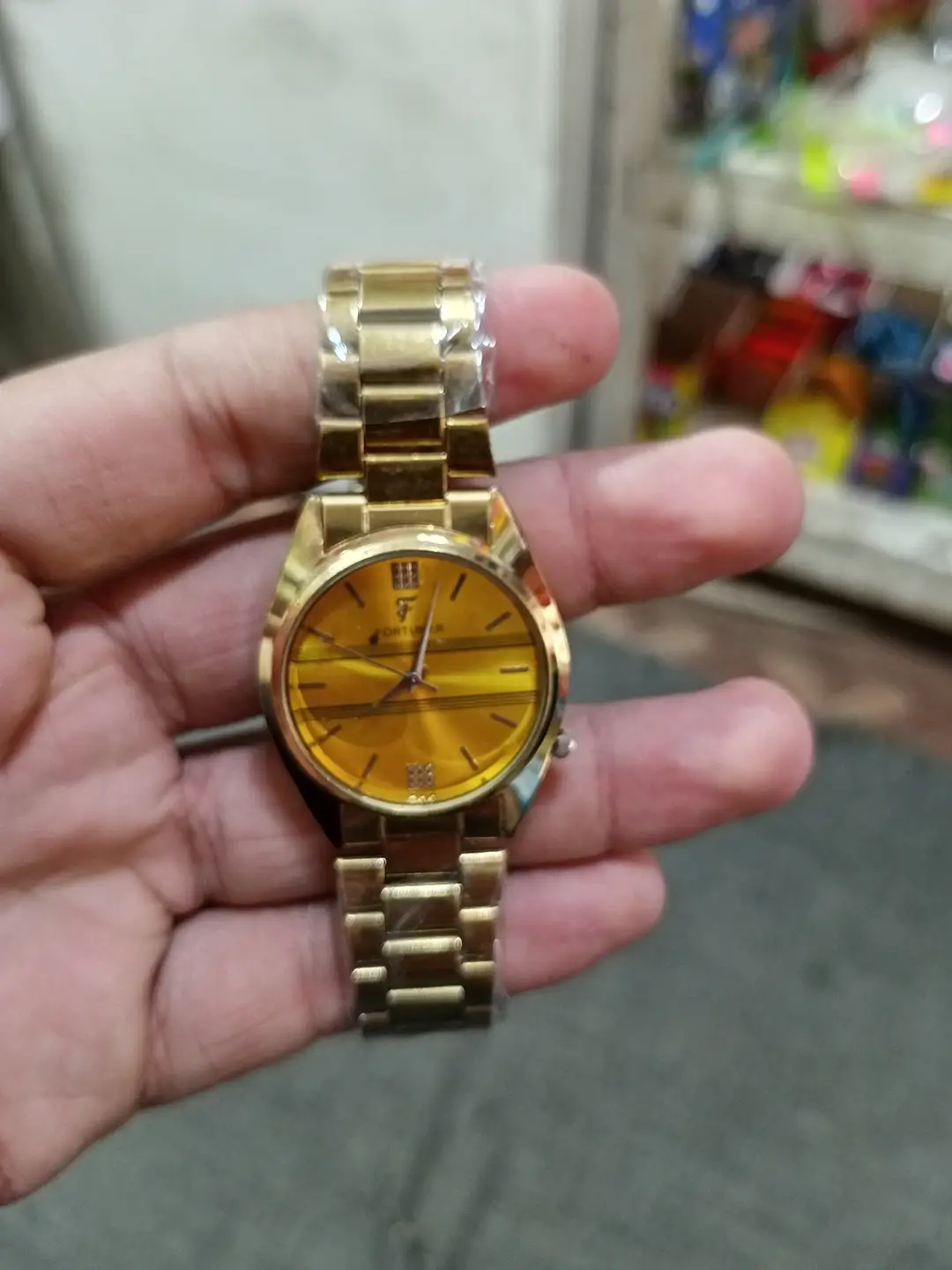 New stylish Golden watch from men
