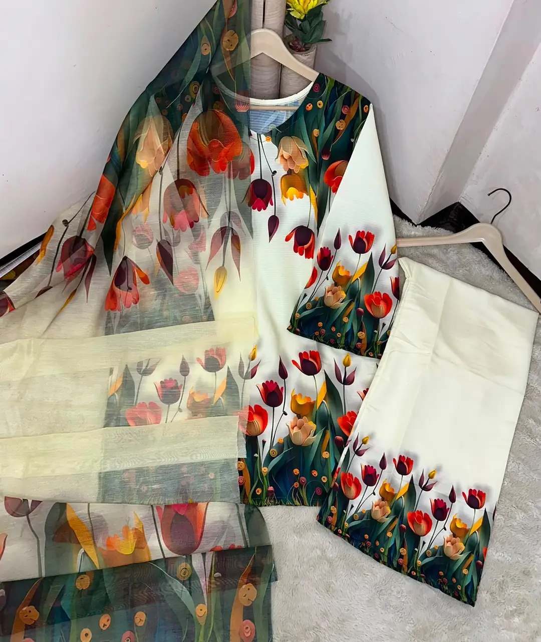 3 Pcs Women's Stitched Lawn Printed Suit