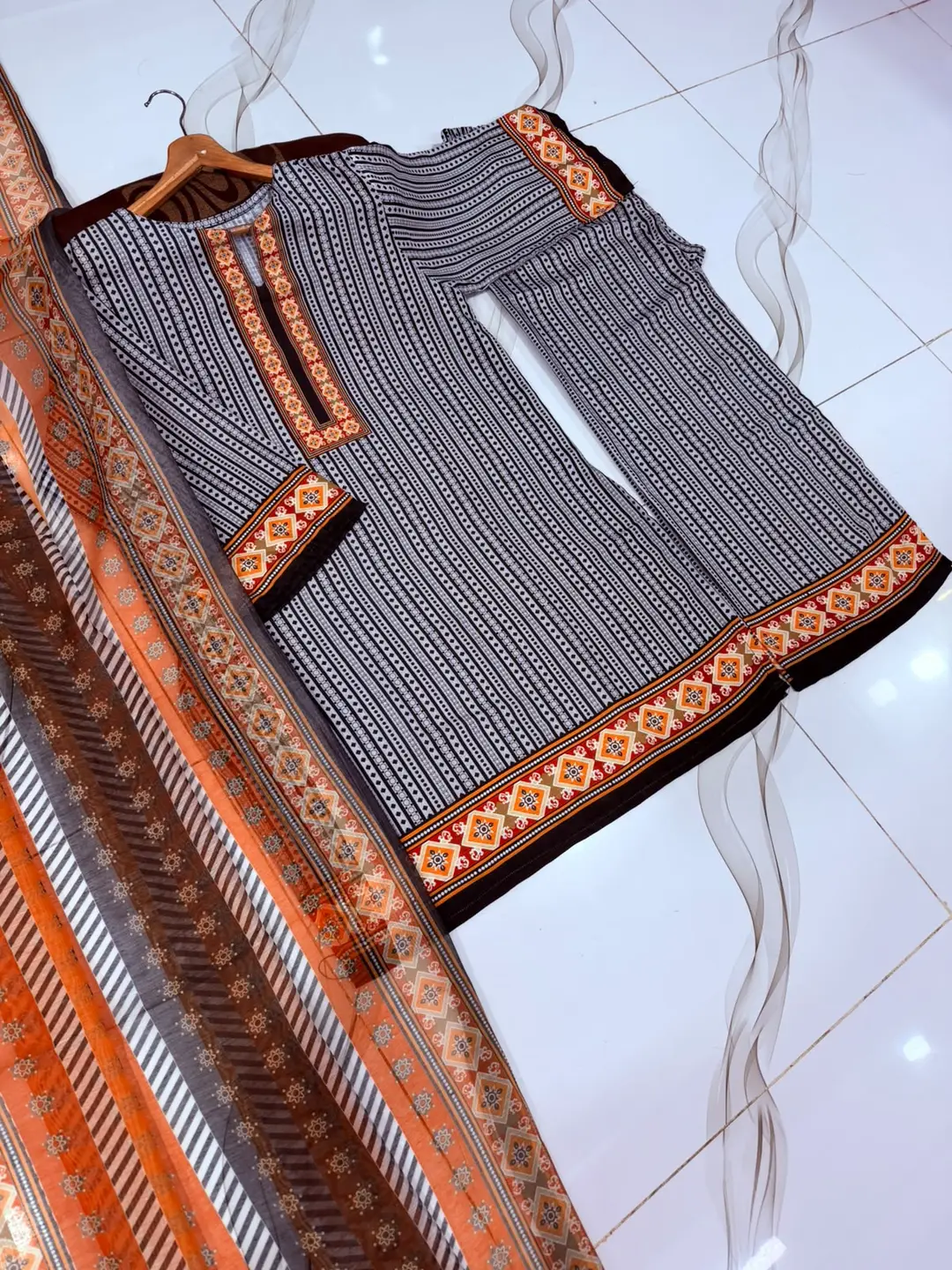 3 Pcs Women's Stitched Lawn Printed Suit