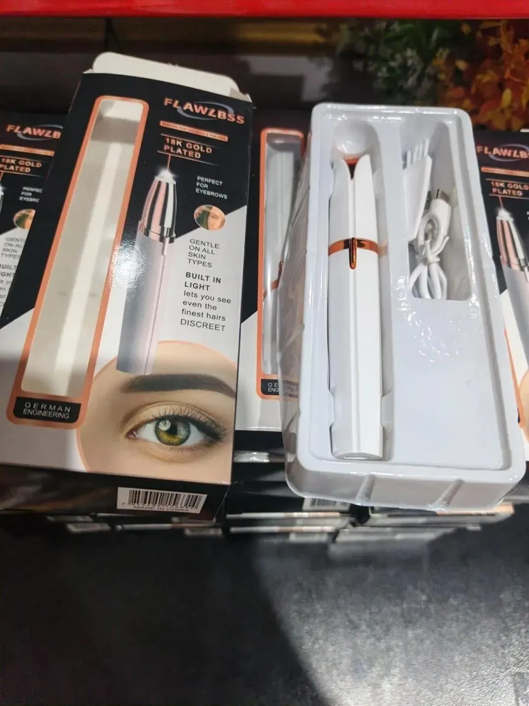 Rechargeable Eyebrow Trimmer with Box Packaging