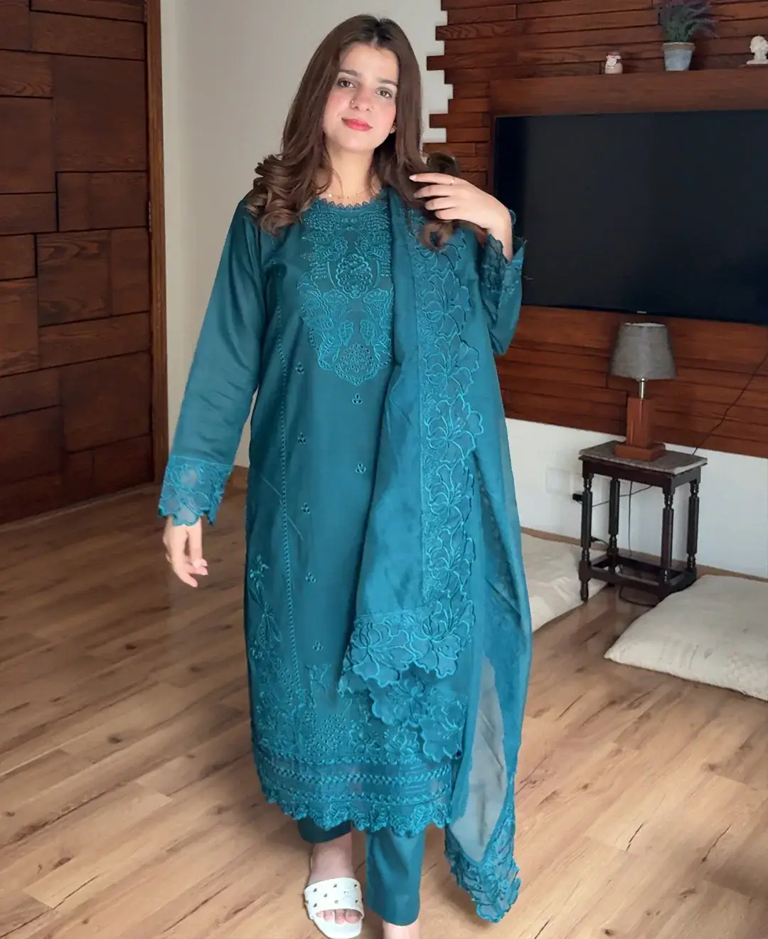 Stunning 3 Pcs Women's Stitched Embroidered Suit