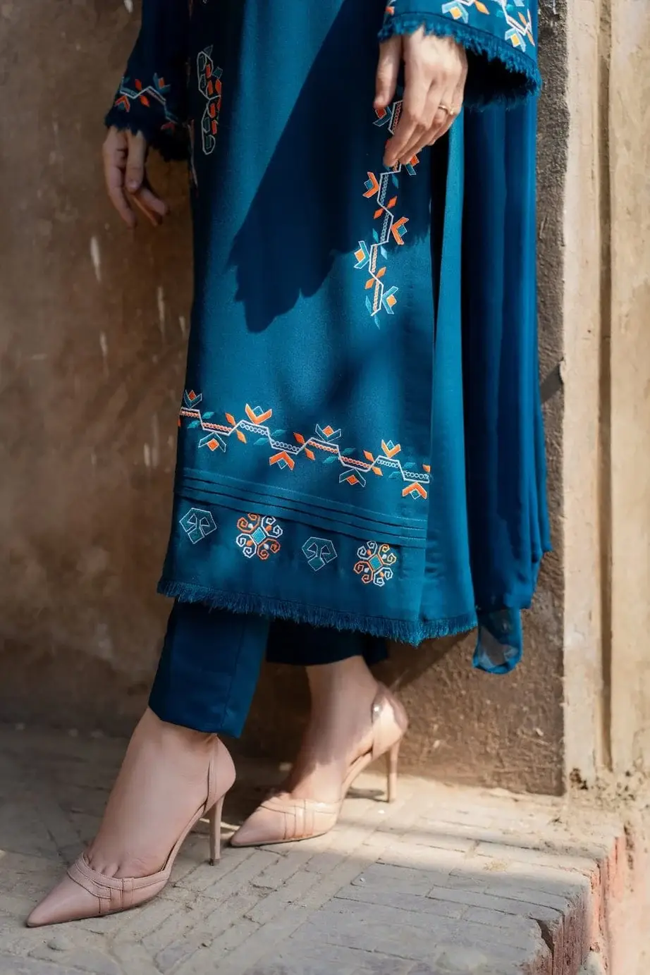 Exquisite Linen Embroidered Suit Set - 3 Pcs