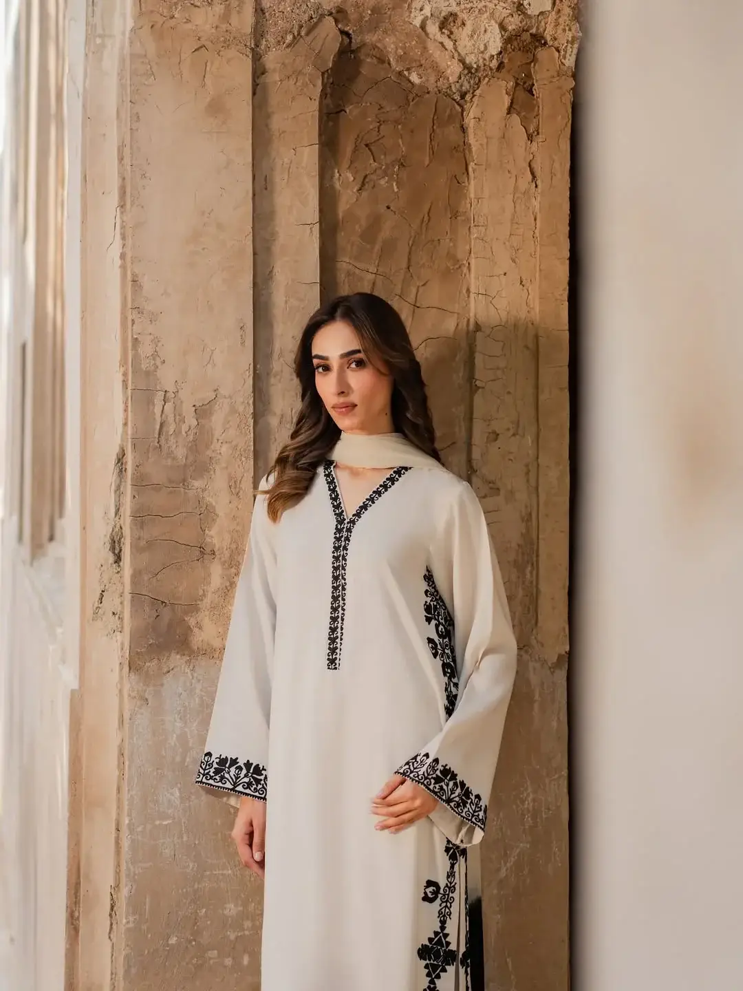 Stunning 3 Pcs Women's Stitched Embroidered Suit