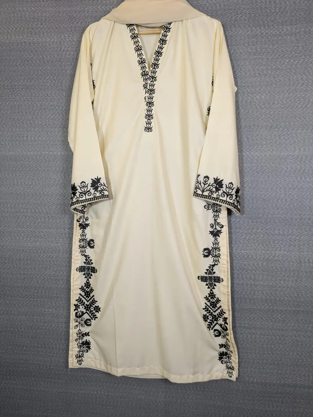Stunning 3 Pcs Women's Stitched Embroidered Suit