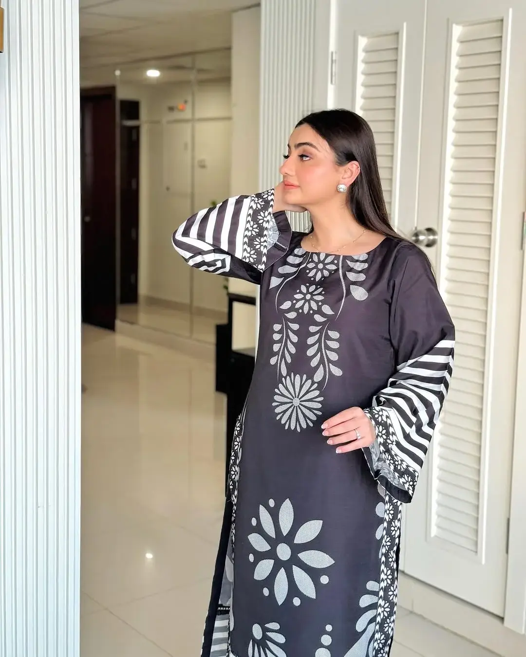 Stylish Women's Stitched Suit - 3 Pcs Digital Print Lawn Set in Black