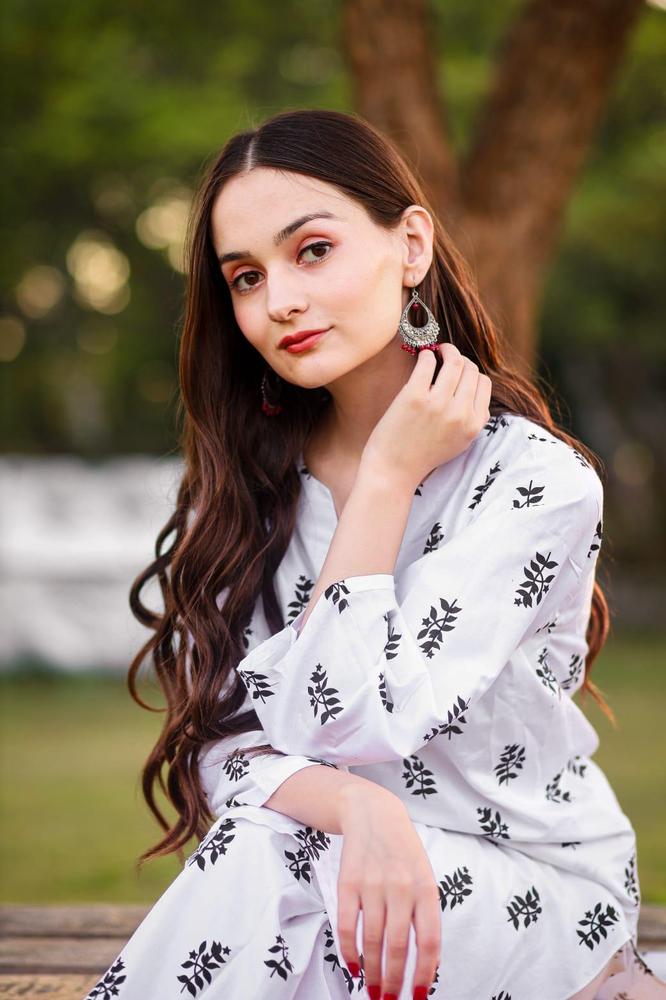 2 Pcs Women's Stitched Linen Block Printed Shirt And Trouser