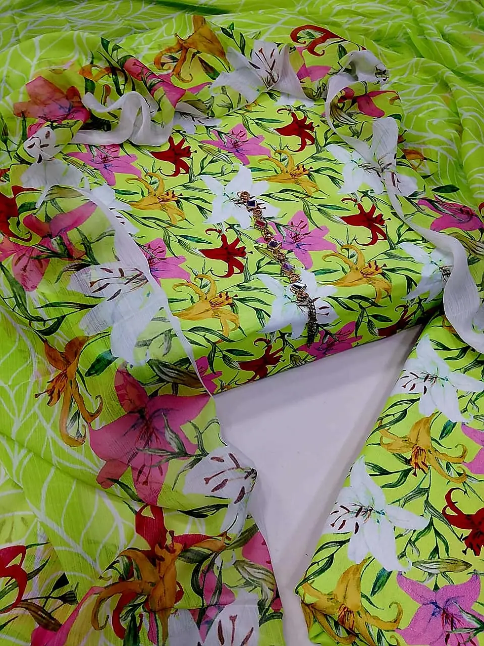 3 Piece Swiss Lawn Suit for Women - Digital Printed Lawn Dress with Crinkle Chiffon Dupatta
