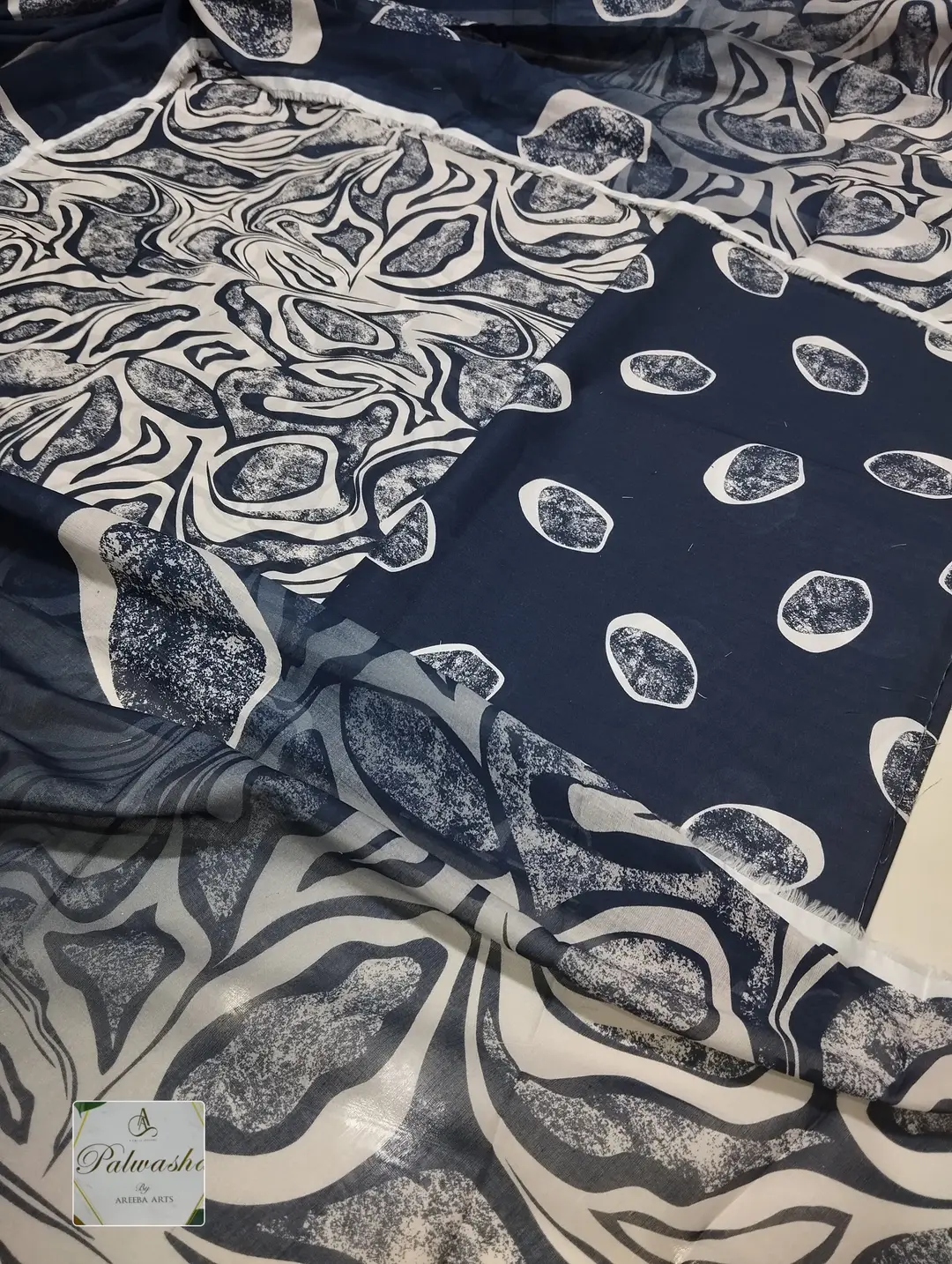 3 Pcs Women's Unstitched Printed Suit