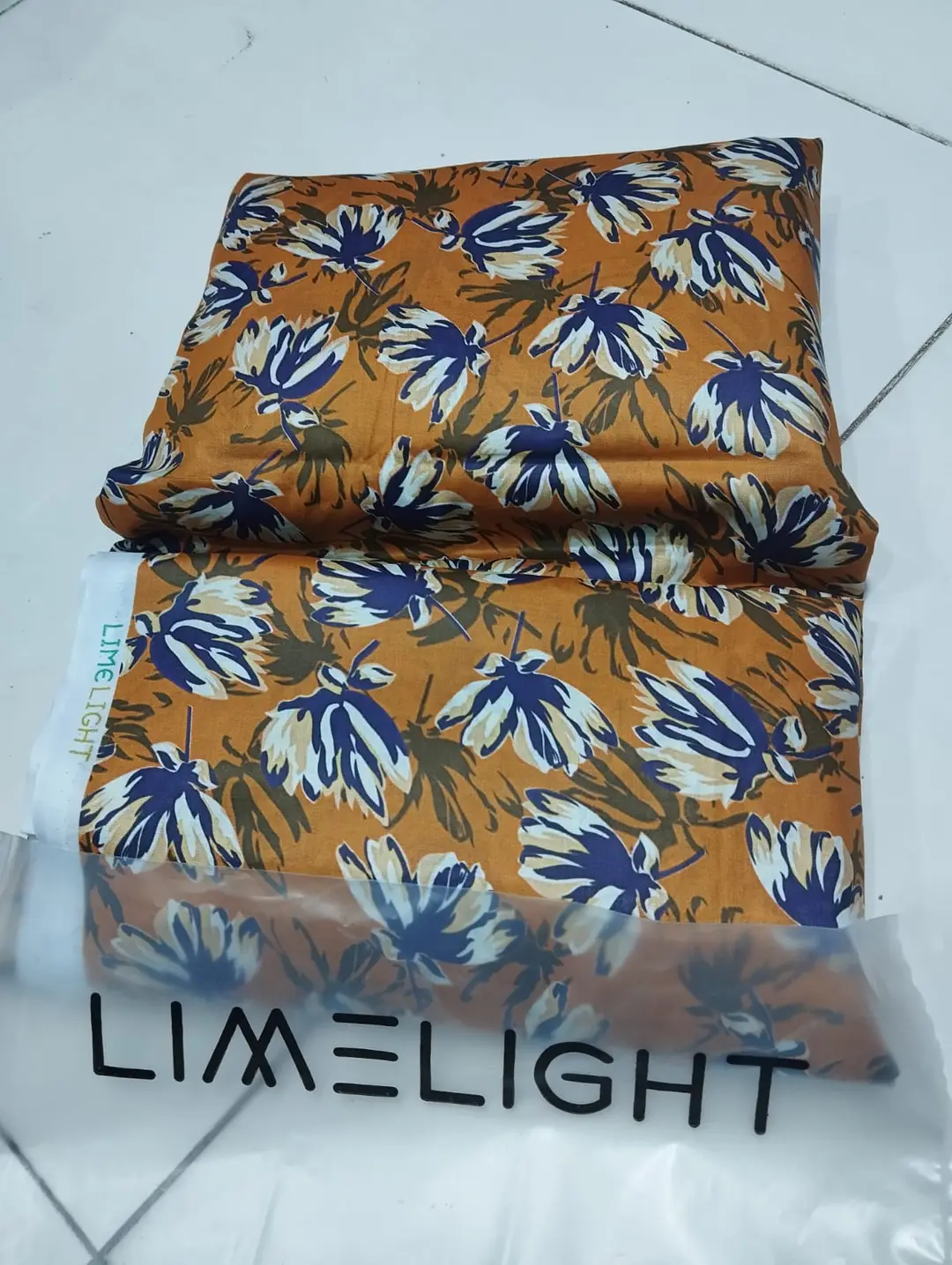 2 Pcs Women's Unstitched Printed Suit