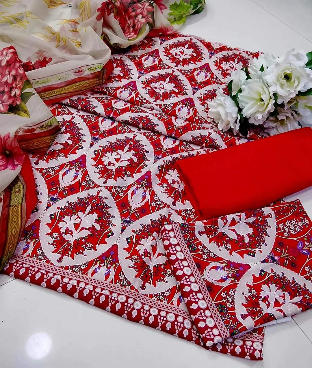 3 Pcs Women’s Unstitched Swiss Lawn Digital Print Suit