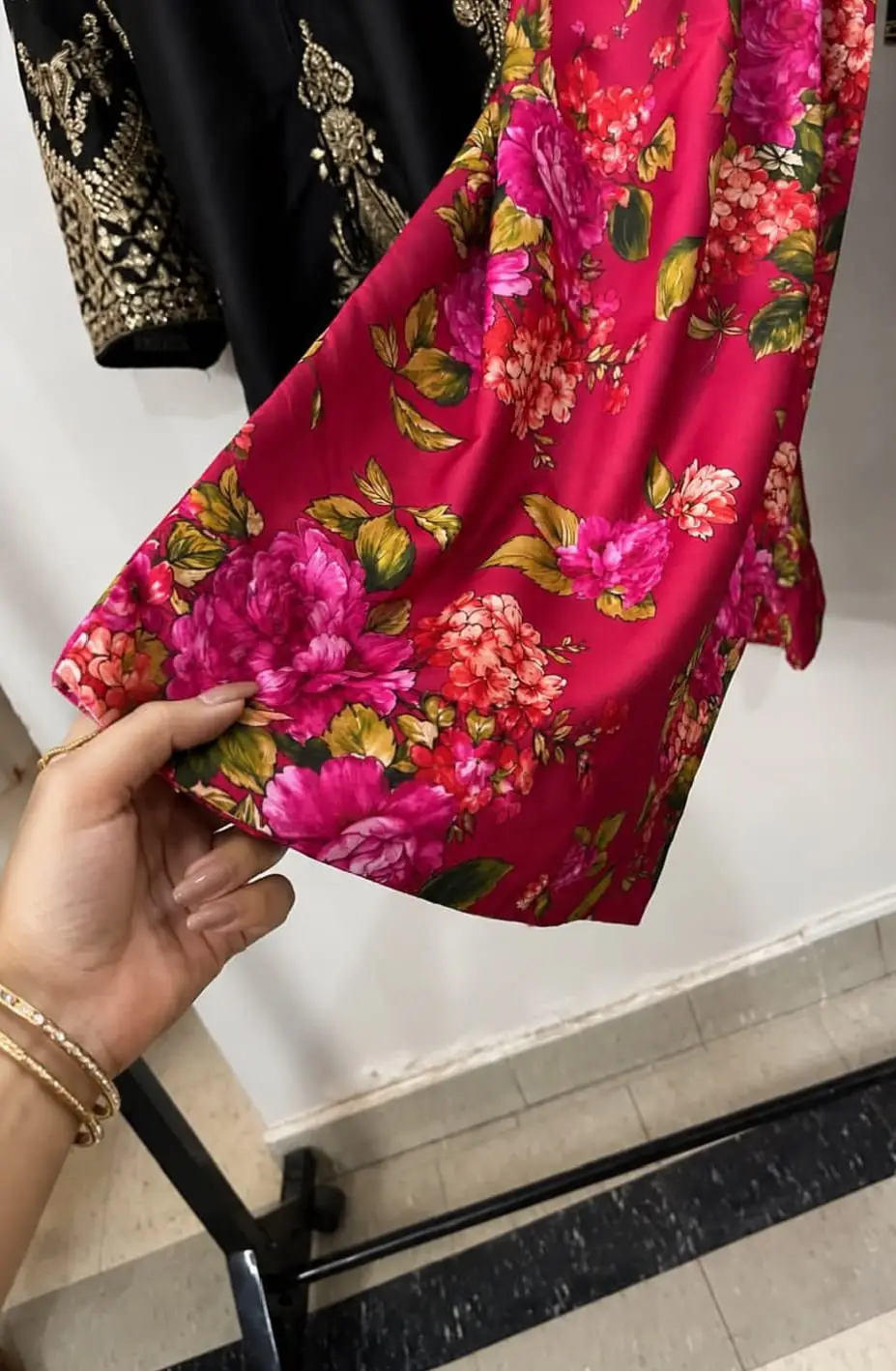 2 Pcs Women’s Stitched Lawn Embroidered Suit