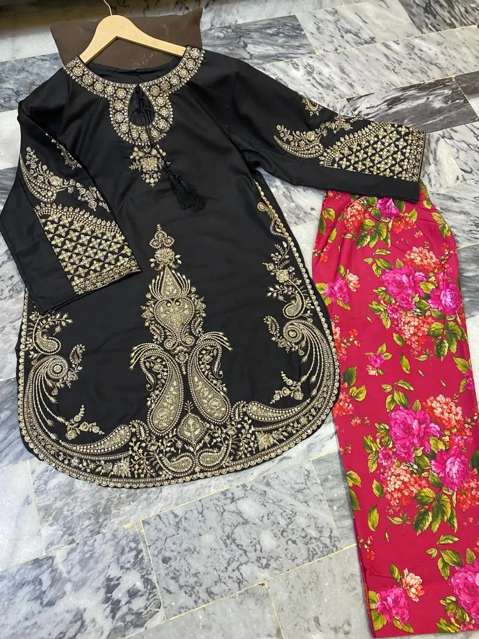 2 Pcs Women’s Stitched Lawn Embroidered Suit