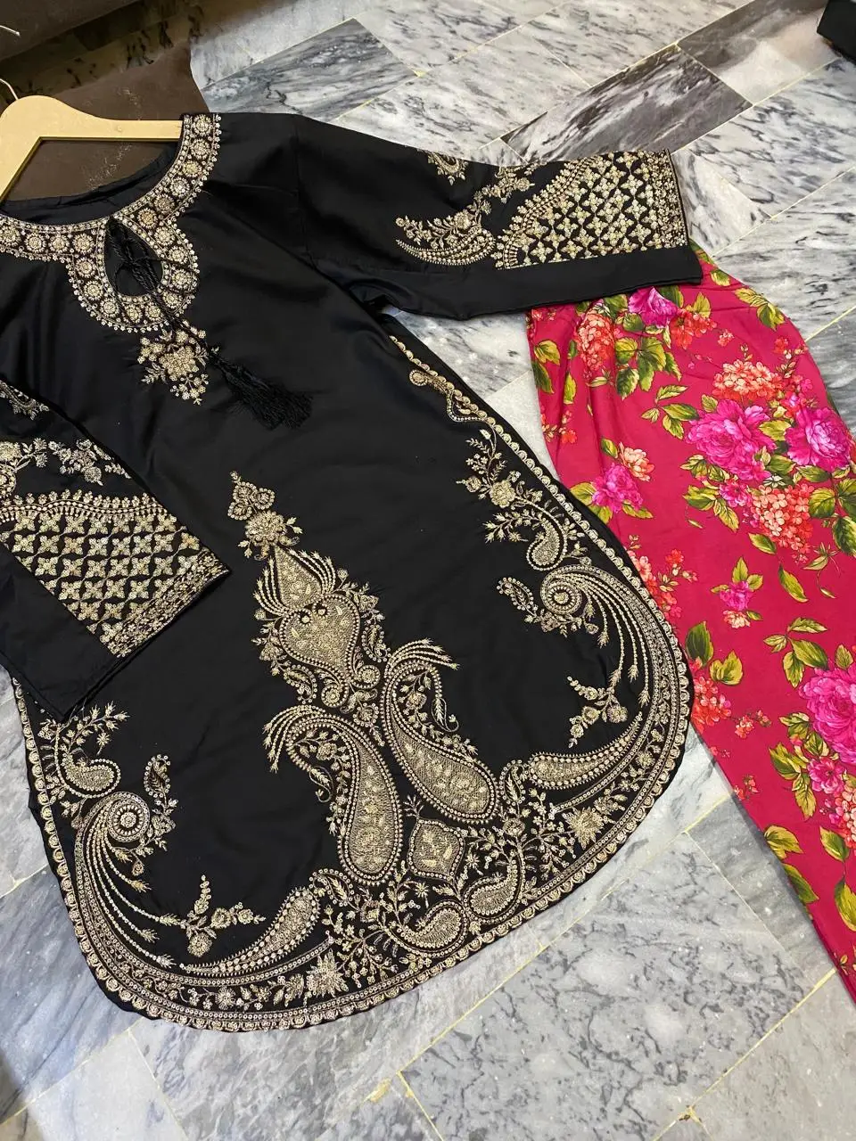 2 Pcs Women’s Stitched Lawn Embroidered Suit
