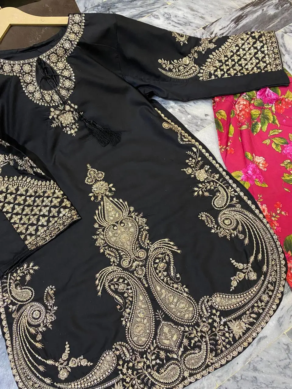 2 Pcs Women’s Stitched Lawn Embroidered Suit