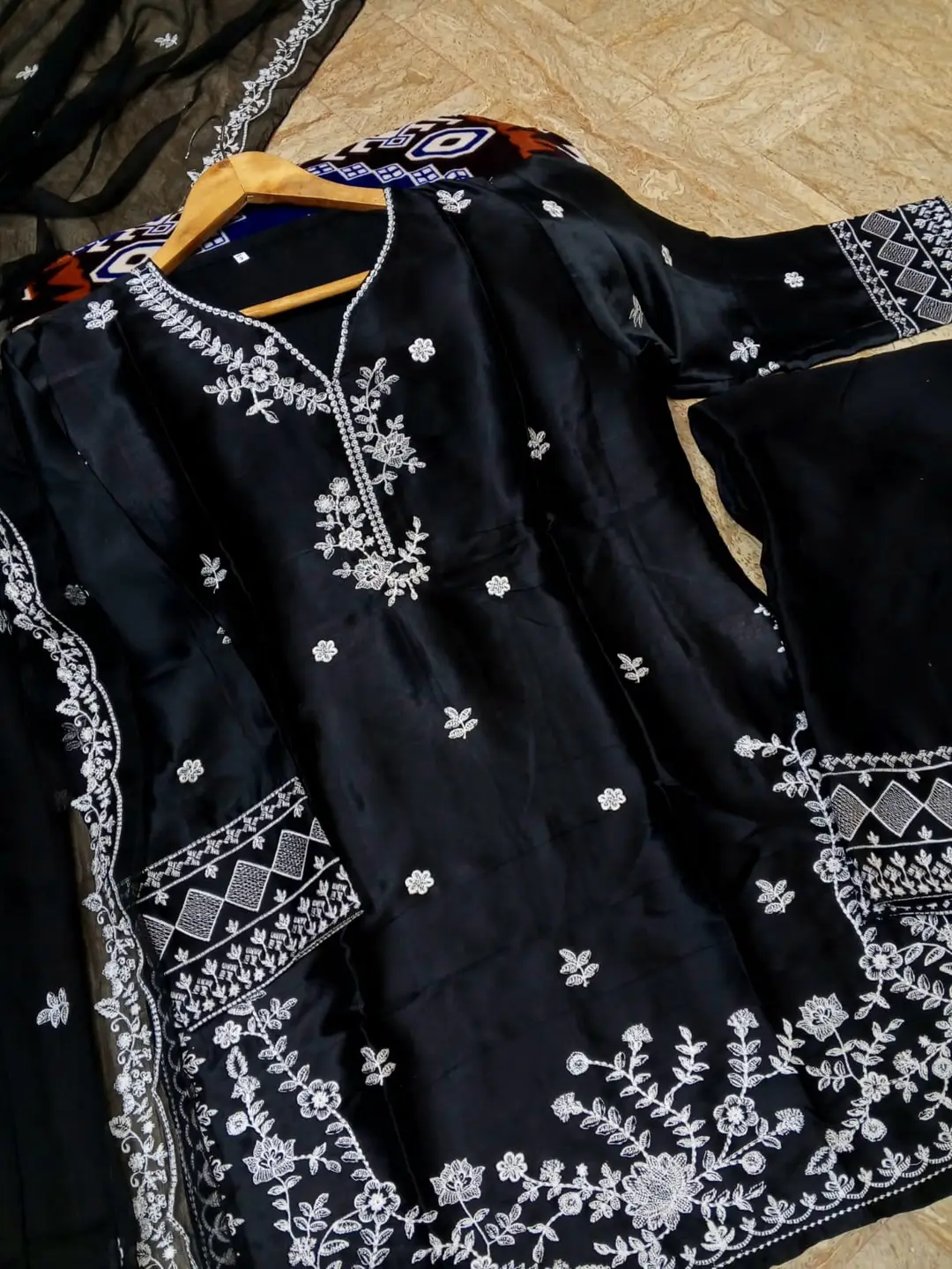 Women's Embroidered Farshi Shalwar 3 Piece Silk Suit with Embroidered Chiffon Dupatta – Pakistani Party Wear Dress