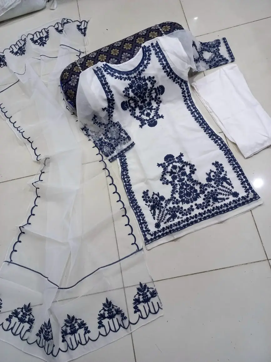 Women's Heavy Embroidered Organza 3 Piece Suit with Embroidered Dupatta – Luxury Party Wear Dress | Eid & Wedding Collection