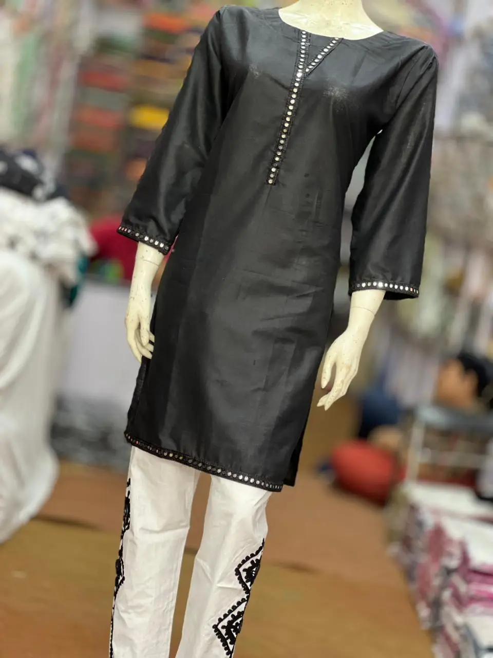 3 Pcs Women's Stitched Lawn Plain Suit with Lace and Embroidery