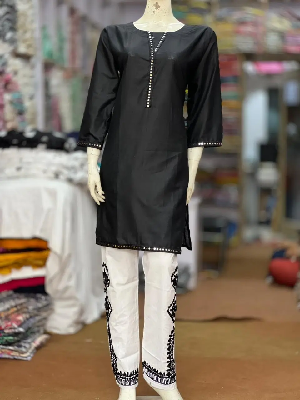 3 Pcs Women's Stitched Lawn Plain Suit with Lace and Embroidery