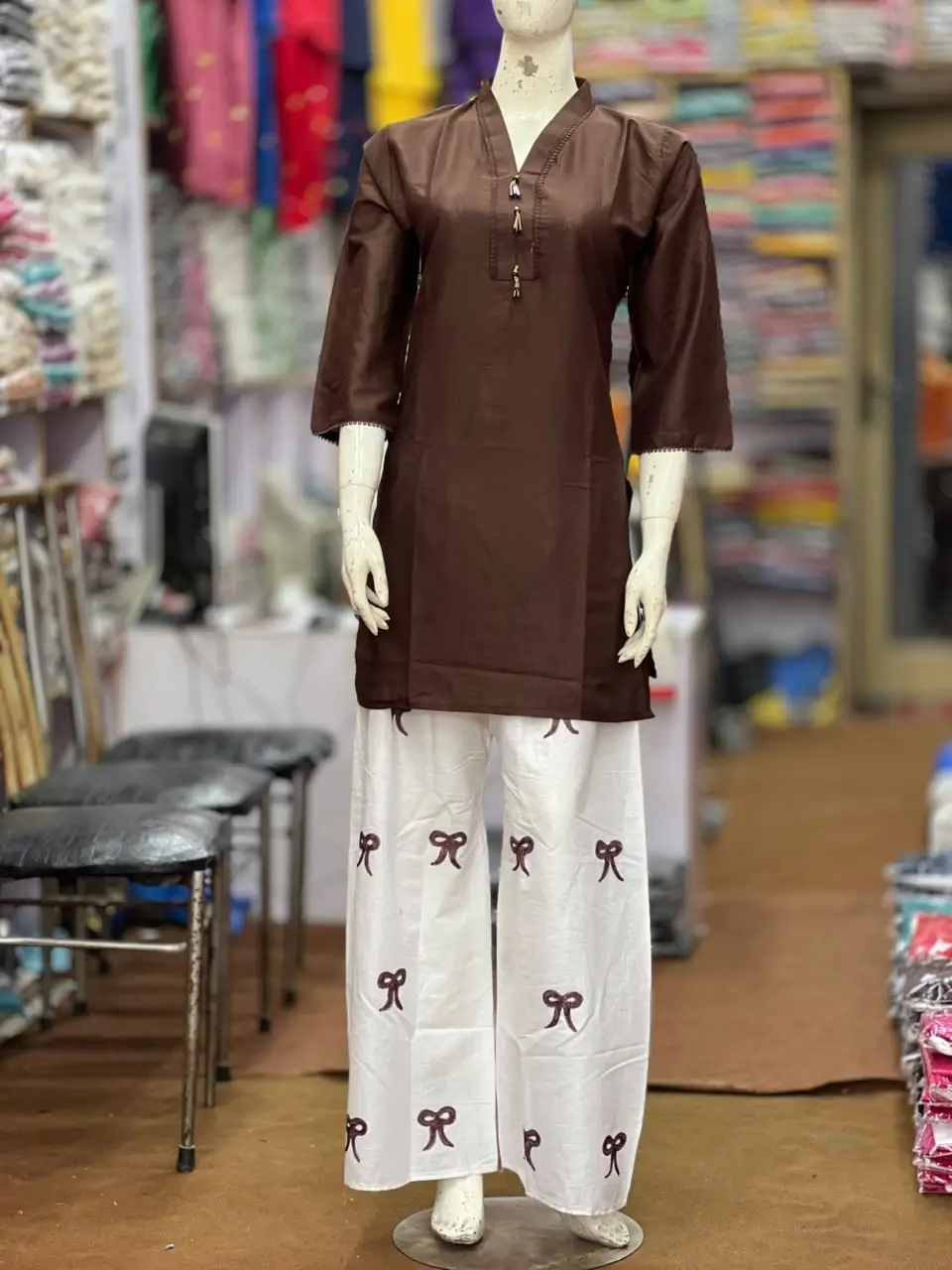 3 Pcs Women's Stitched Cotton Lawn Embroidered Suit Viral Tie Design