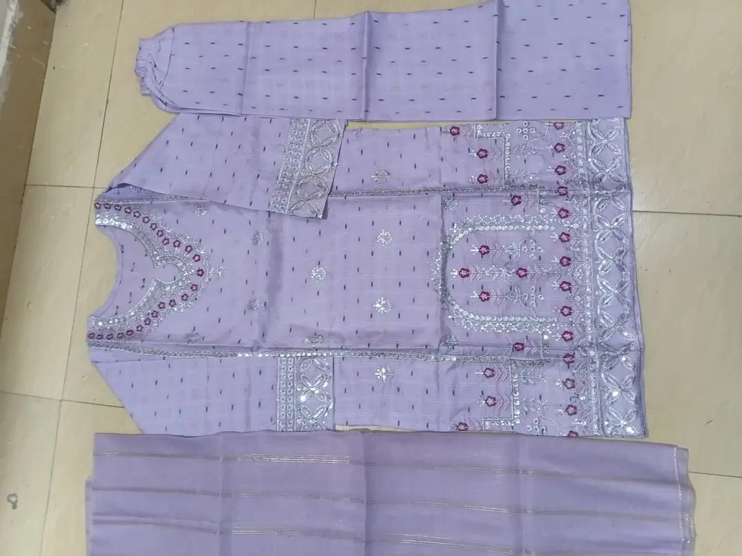 3 Pcs Women's Stitched Cotton Lawn Embroidered Suit