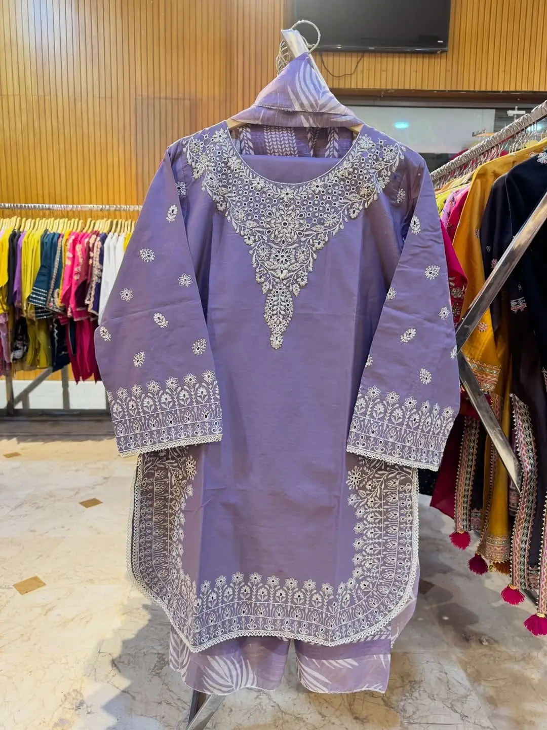 3 Pcs Women's Stitched Cotton Lawn Embroidered Suit