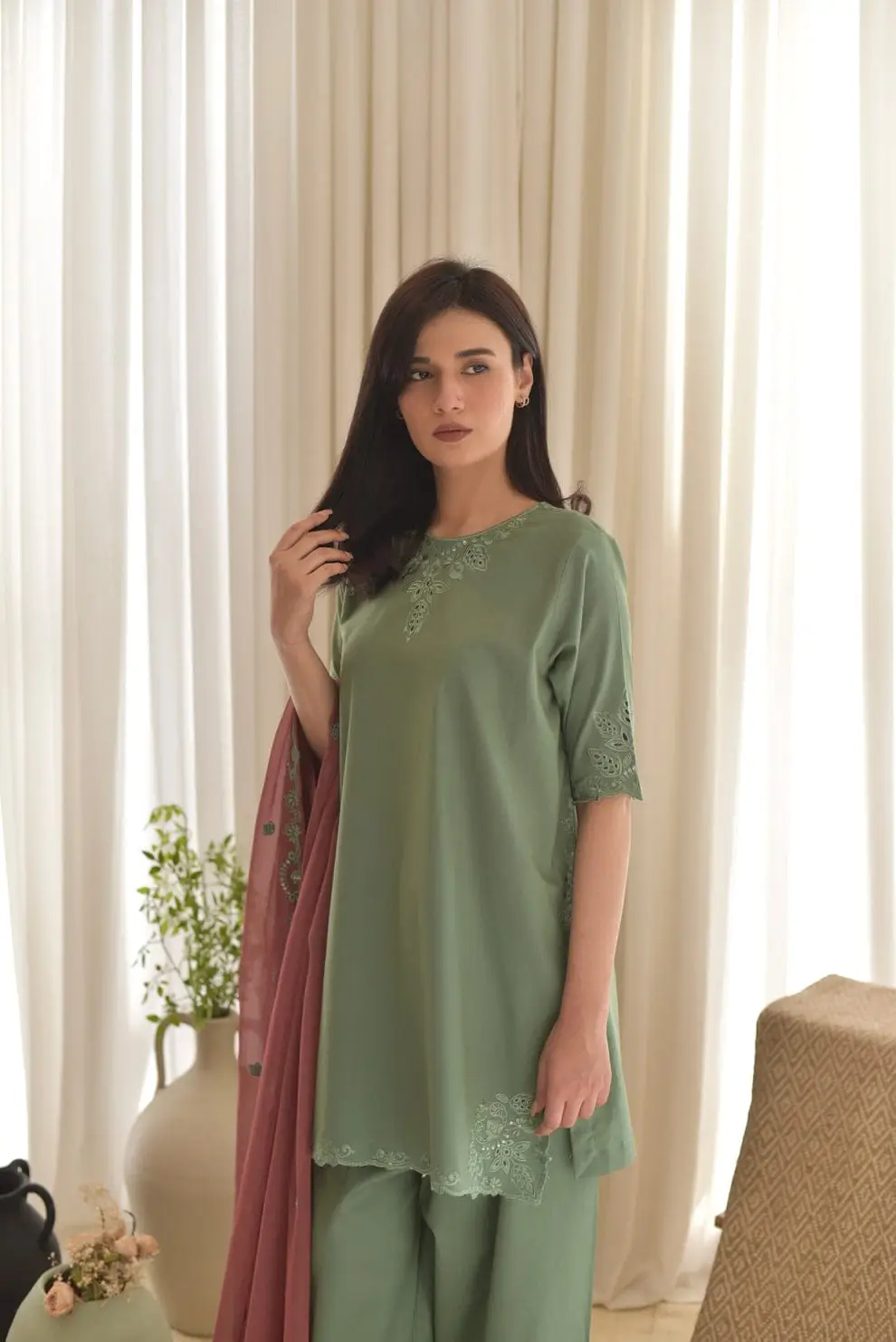 3 Pcs Women's Stitched Cotton Lawn Embroidered Suit