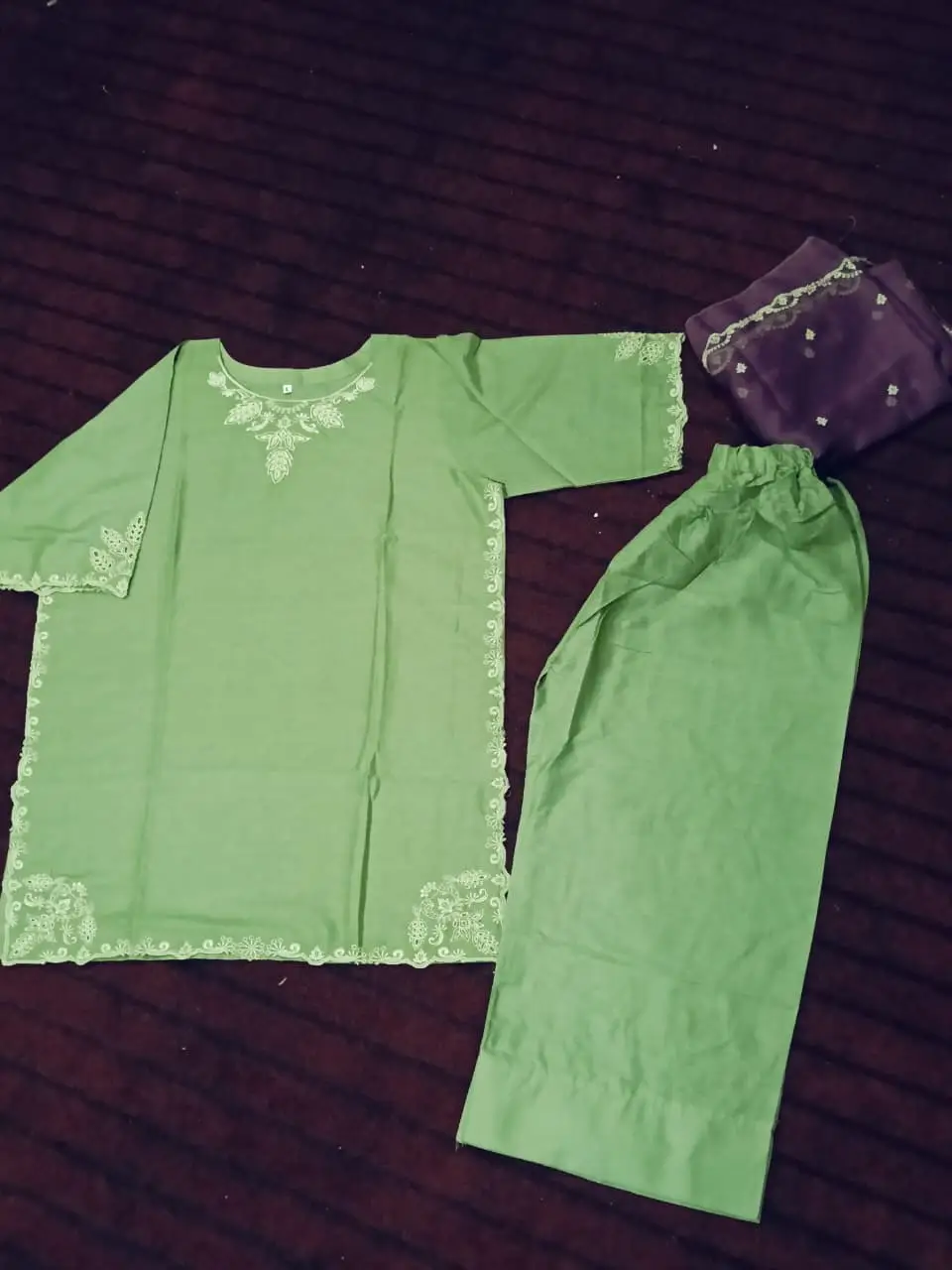 3 Pcs Women's Stitched Cotton Lawn Embroidered Suit