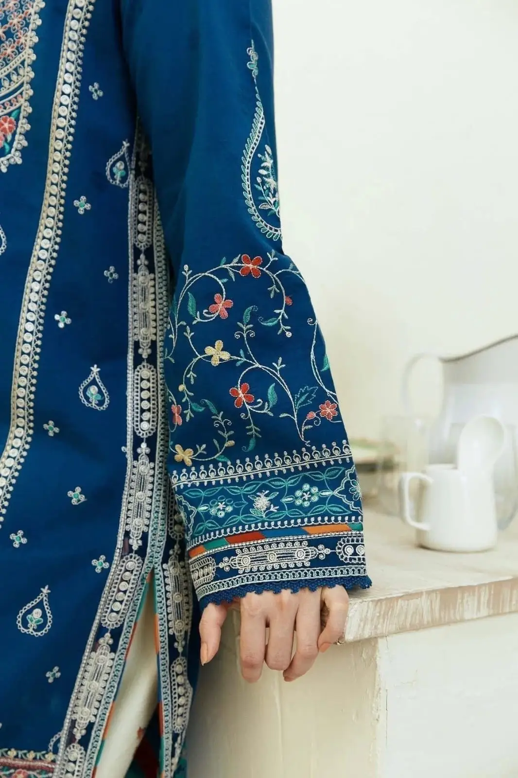3 Pcs Women's Stitched Cotton Lawn Embroidered Suit