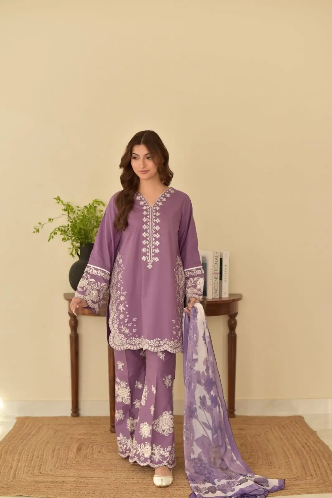 3 Pcs Women's Stitched Cotton Lawn Embroidered Suit