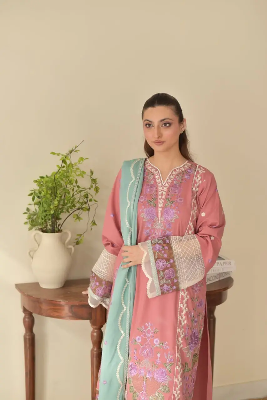 3 Pcs Women's Stitched Cotton Lawn Embroidered Suit