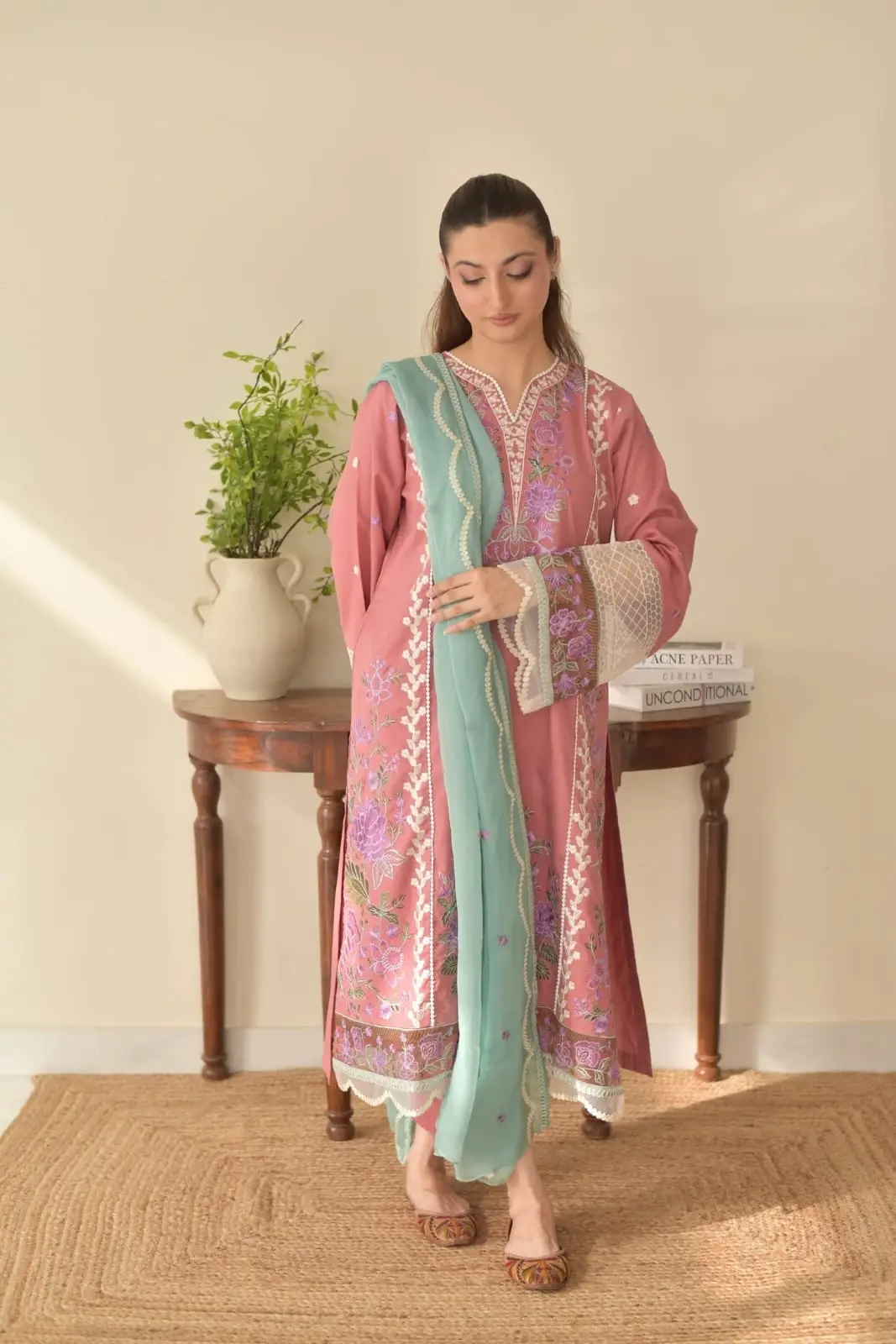 3 Pcs Women's Stitched Cotton Lawn Embroidered Suit