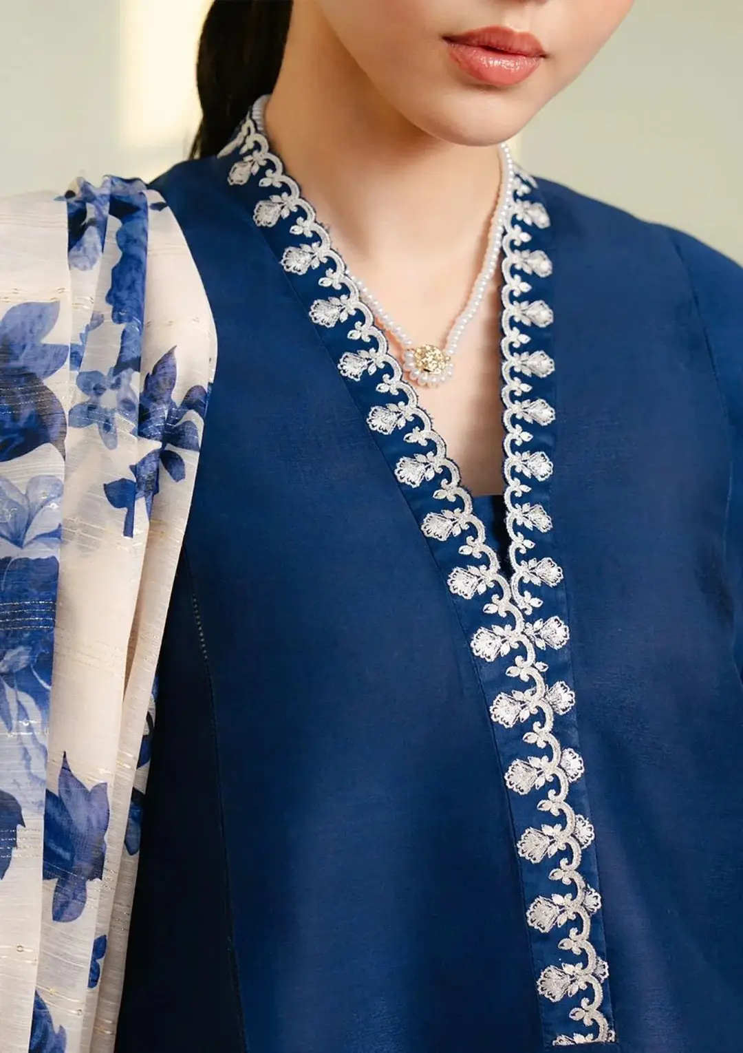 3 Pcs Trendy Women's Stitched Cotton Lawn Embroidered Suit