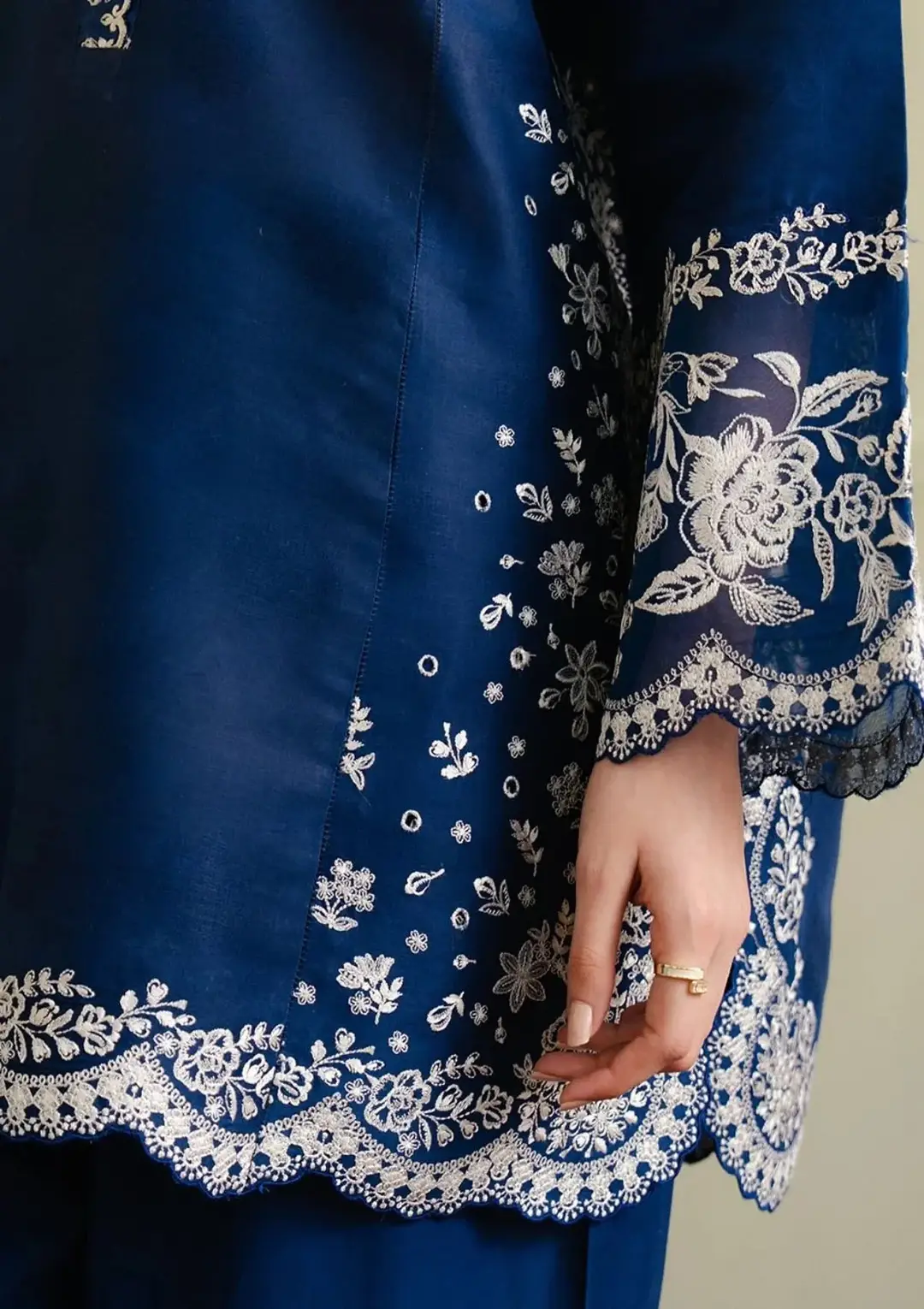 3 Pcs Trendy Women's Stitched Cotton Lawn Embroidered Suit