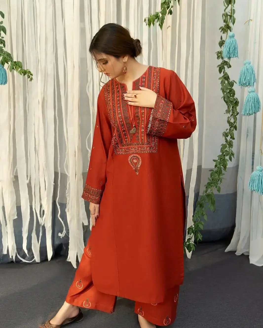 3 Pcs Women's Stitched Cotton Lawn Embroidered Suit