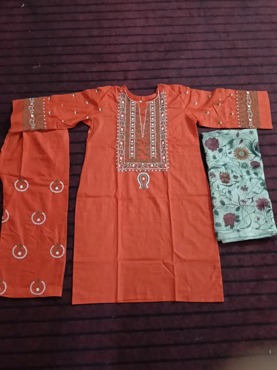 3 Pcs Women's Stitched Cotton Lawn Embroidered Suit