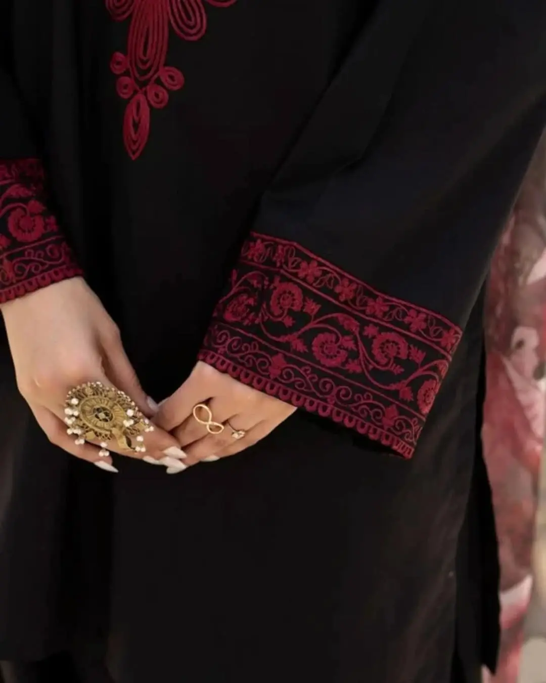 Mahnoor 3 Pcs Women's Stitched Linen Embroidered Suit