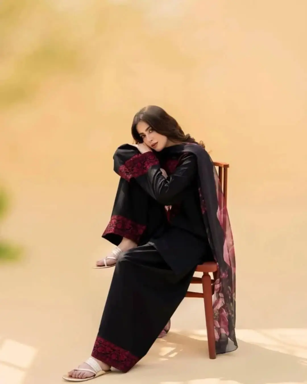 Mahnoor 3 Pcs Women's Stitched Linen Embroidered Suit