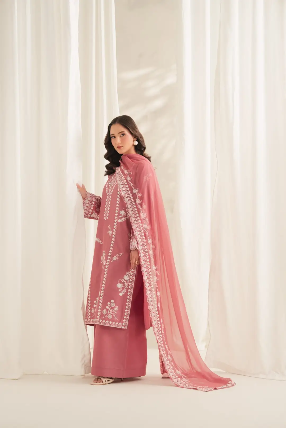 Pinki 3 Pcs Women's Stitched Linen Embroidered Suit