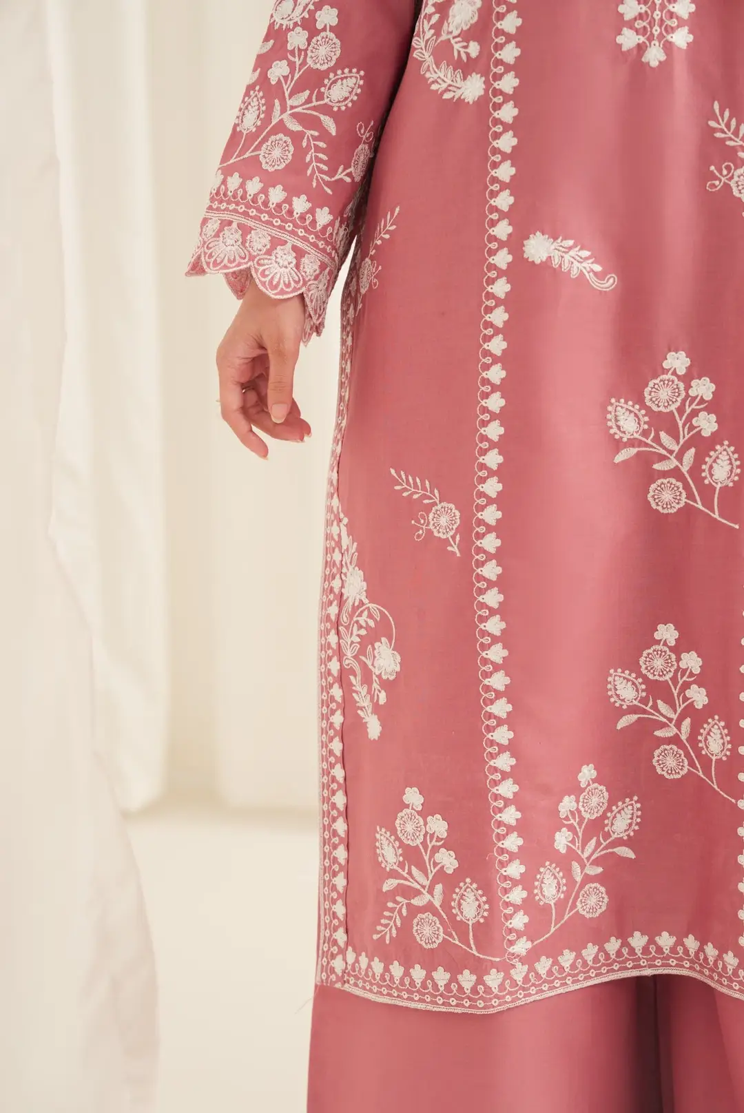 Pinki 3 Pcs Women's Stitched Linen Embroidered Suit