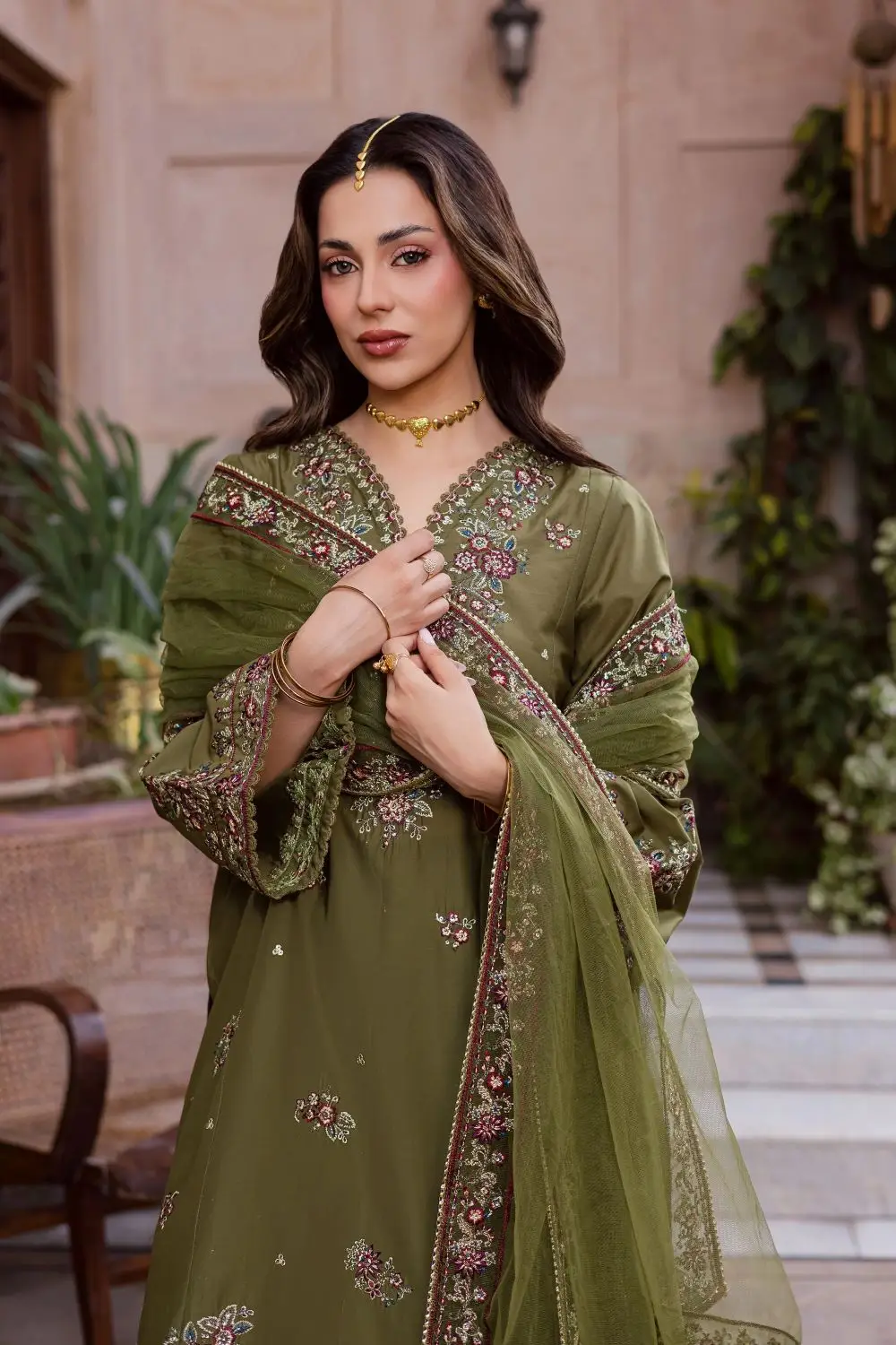 Zarkish olive 3 Pcs Women's Stitched Linen Embroidered Suit