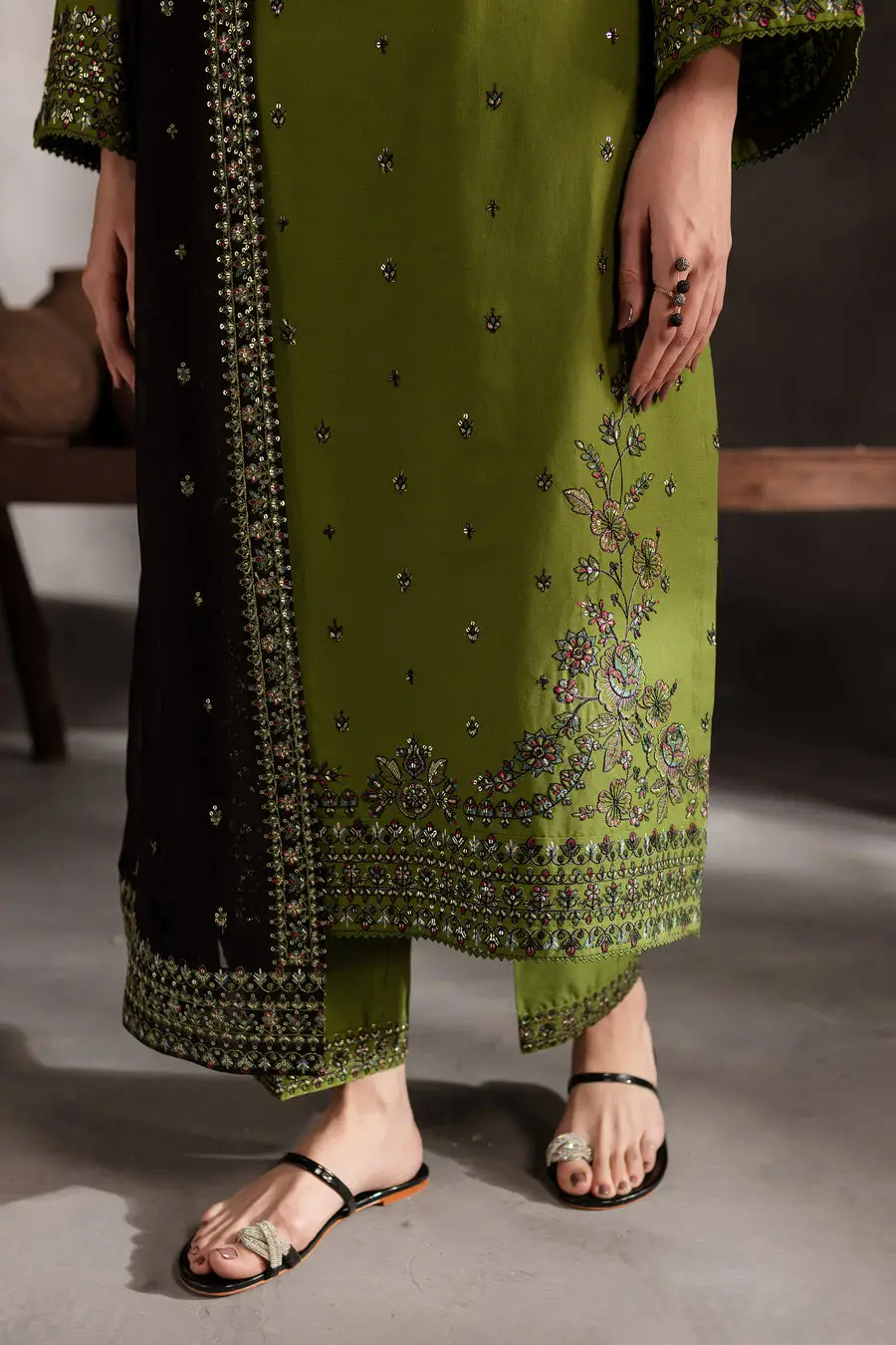 Ezah 3 Pcs Women's Stitched Linen Embroidered Suit