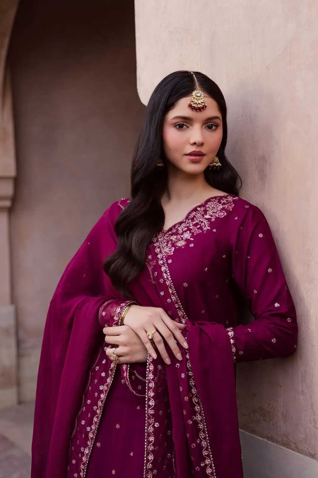 Mehfil E Rang 3 Pcs Women's Stitched Linen Embroidered Suit