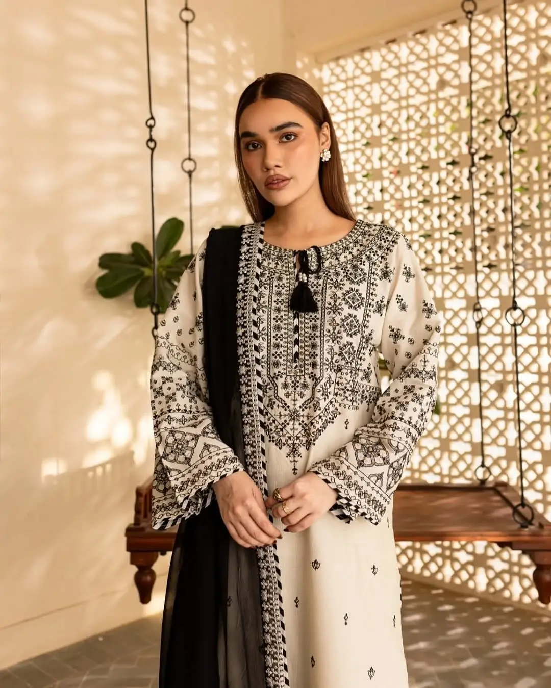 Arfa 3 Pcs Women's Stitched Linen Embroidered Suit