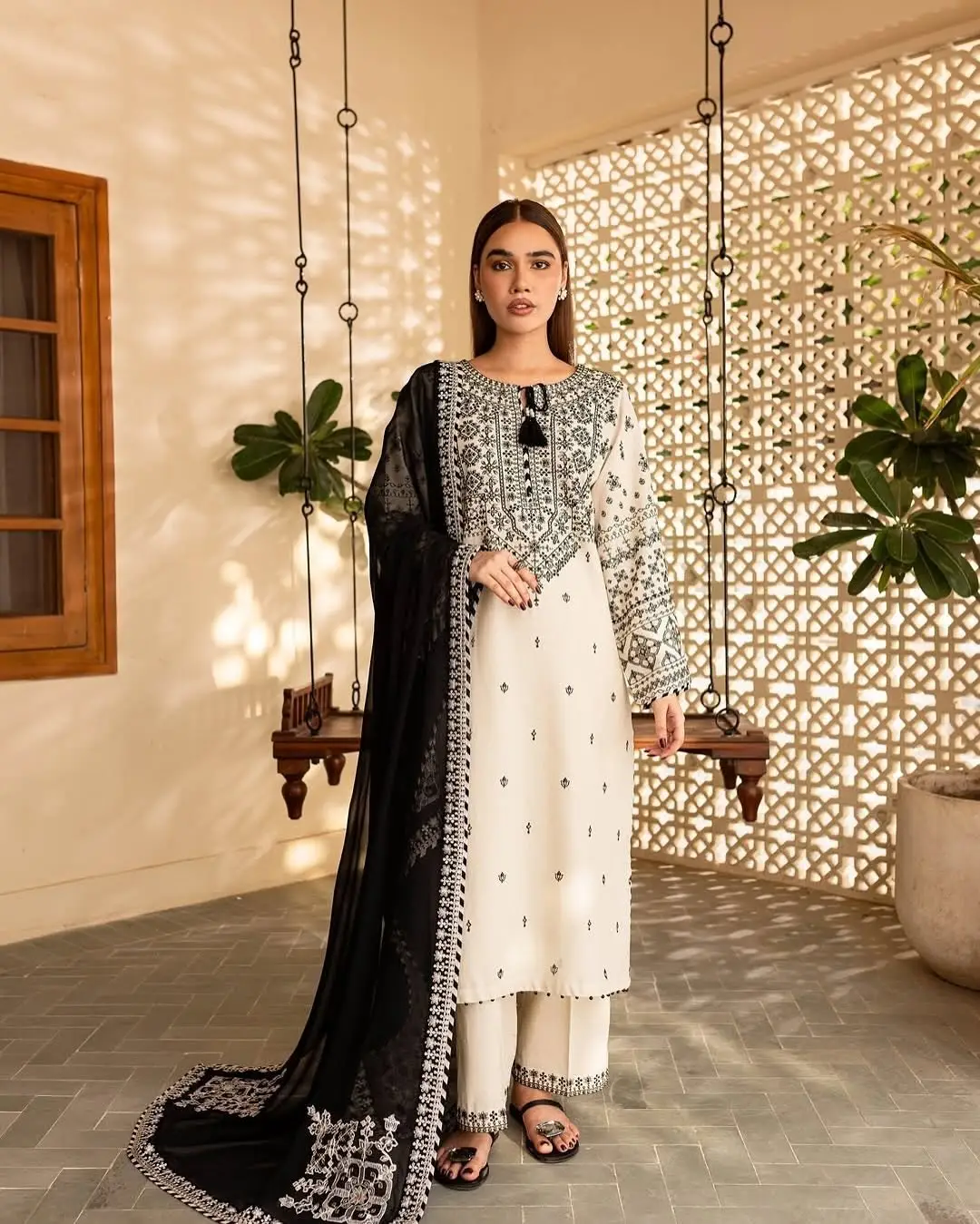 Arfa 3 Pcs Women's Stitched Linen Embroidered Suit
