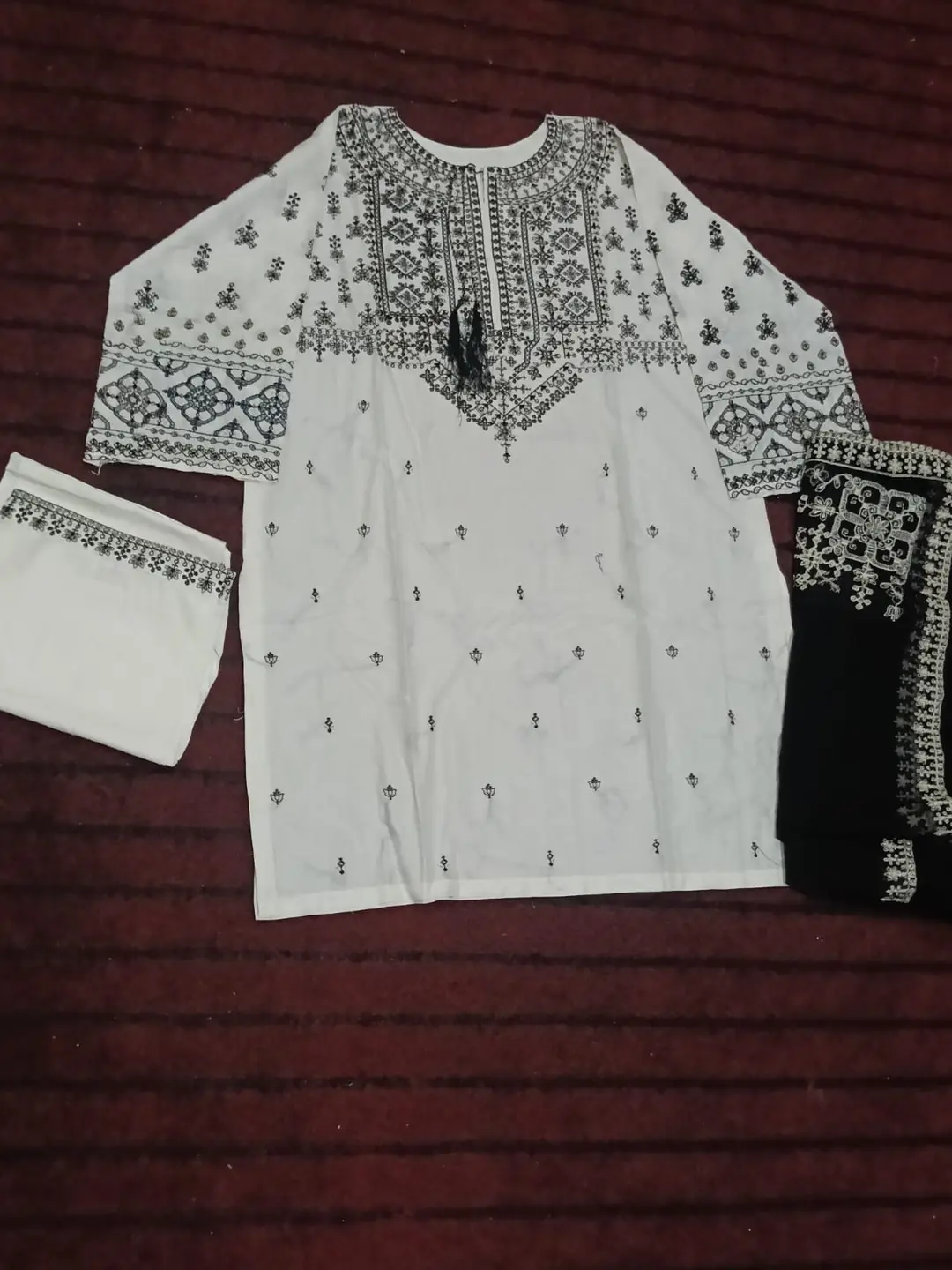 Arfa 3 Pcs Women's Stitched Linen Embroidered Suit