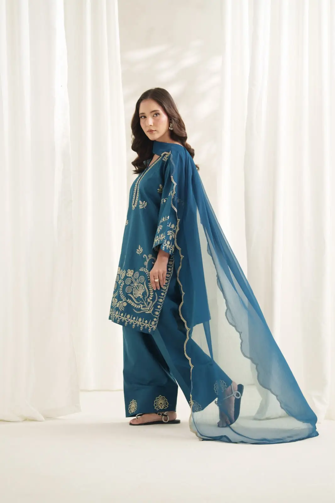 Neelum 3 Pcs Women's Stitched Linen Embroidered Suit