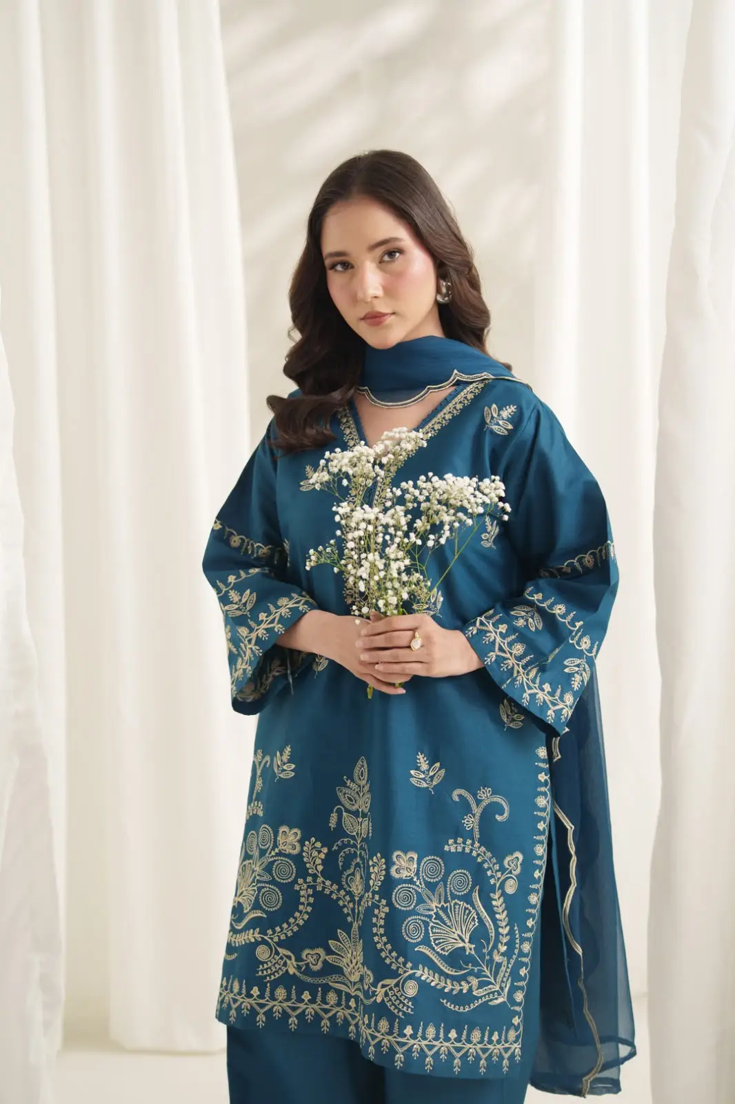Neelum 3 Pcs Women's Stitched Linen Embroidered Suit