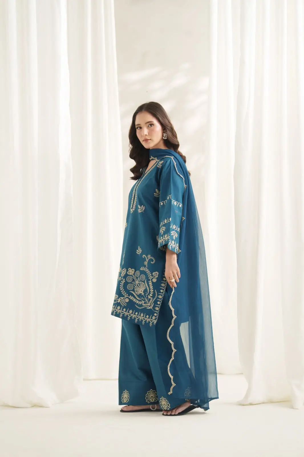 Neelum 3 Pcs Women's Stitched Linen Embroidered Suit